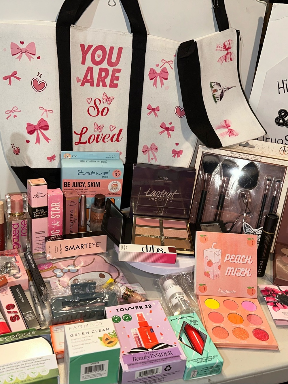 Huge Tote and Makeup Bag Full. + Free MAKEUP BAG OR BLIND BOX - Picture 9 of 9
